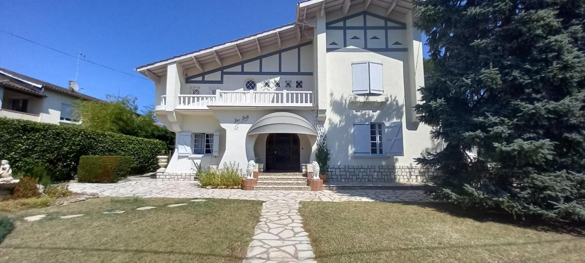 La Maison Basque 洛特河河畔圣利夫拉德 外观 照片